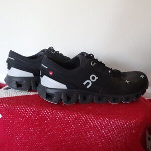 On Cloud 5 Running Shoe Size 7.5 Womens